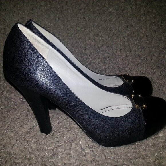 MARC BY MARC JACOBS-Logo Plaque Pump Heels-Black Leather-37.5M-6.5-Excellent - Picture 5 of 7